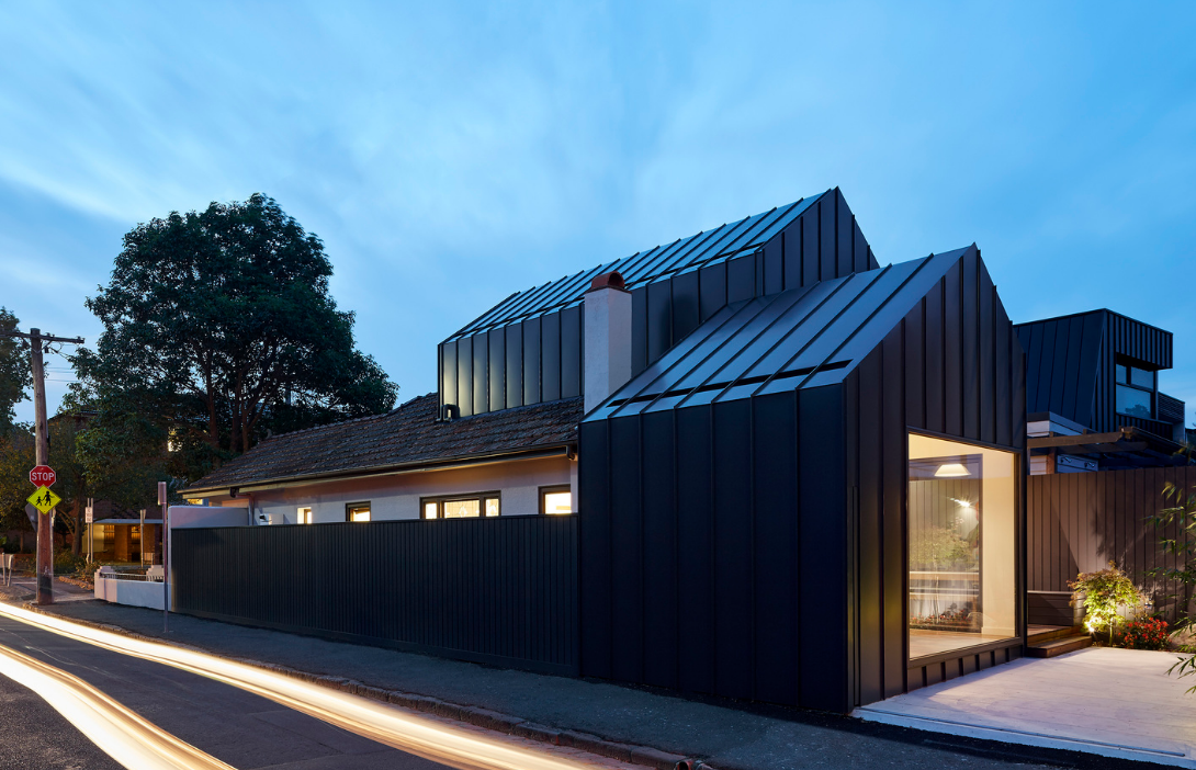 家居:旧房改造,坡屋顶老宅变身艺术感loft别墅 转载自百家号作者:家居