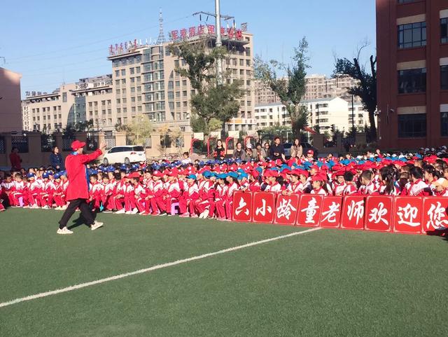 六小龄童携《行者》走进锡林南路小学弘扬优秀传统文化