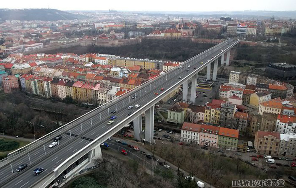 辟谣:50年前捷克斯洛伐克坦克上大桥 怎么成了谣言"重灾区"