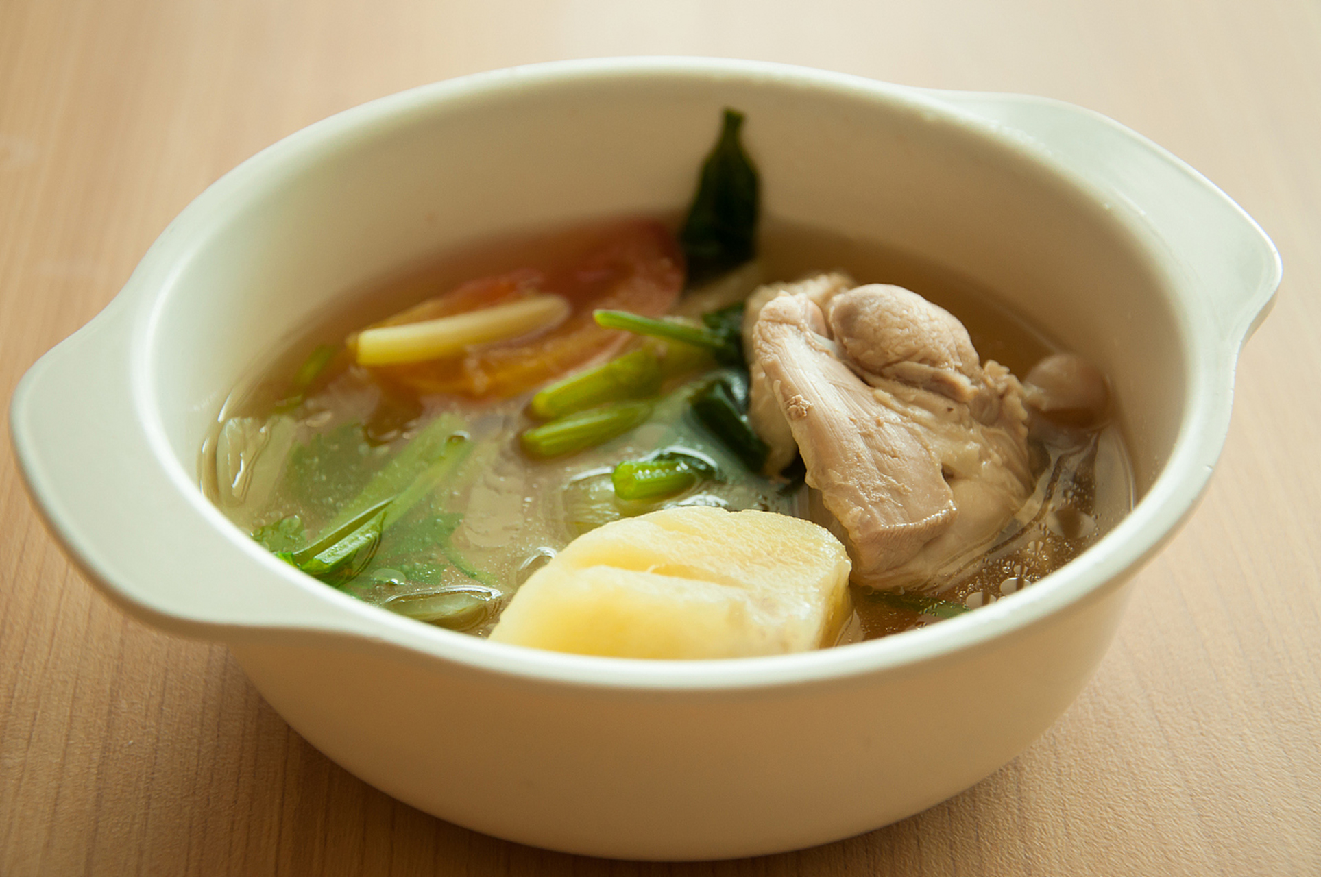 芭蕉花炖猪心是一道以芭蕉花的清新香气与猪心的鲜嫩口感完美结合的传