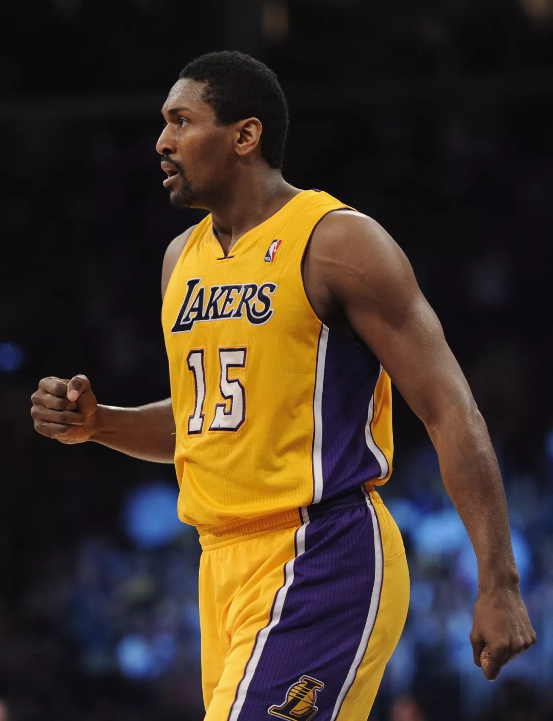 打球凶悍,身体强壮,最重要是够骚,好好的罗恩阿泰斯特不做,非要当