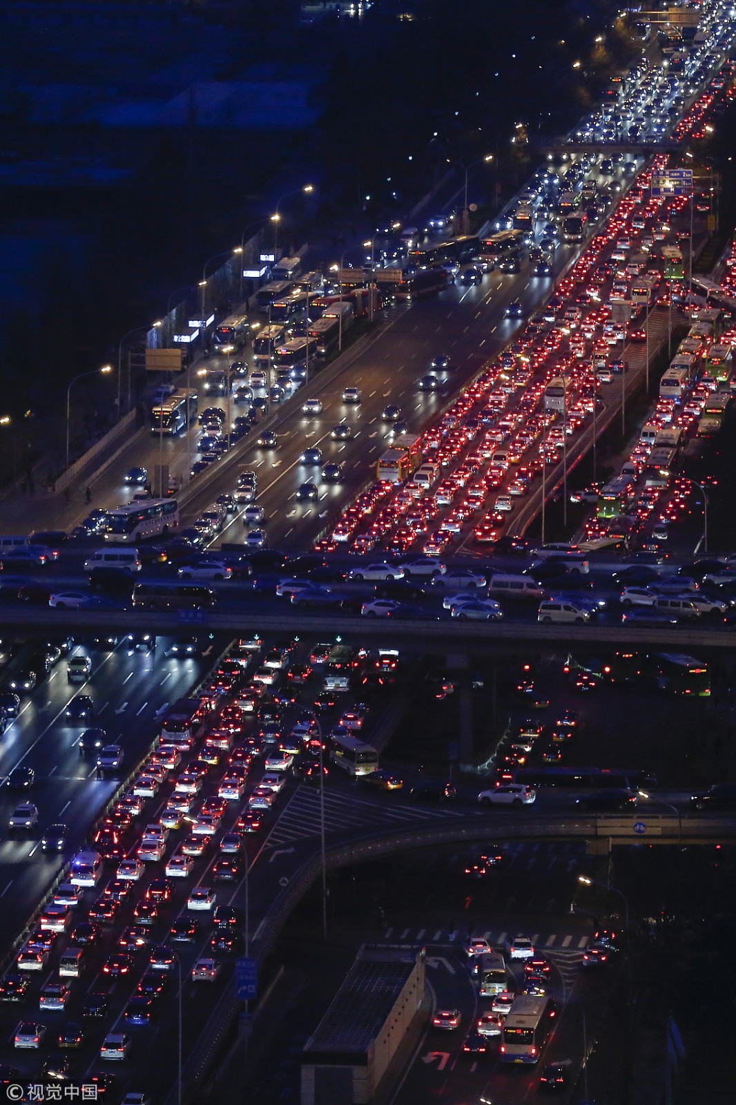 假期后首个工作日,北京的晚高峰