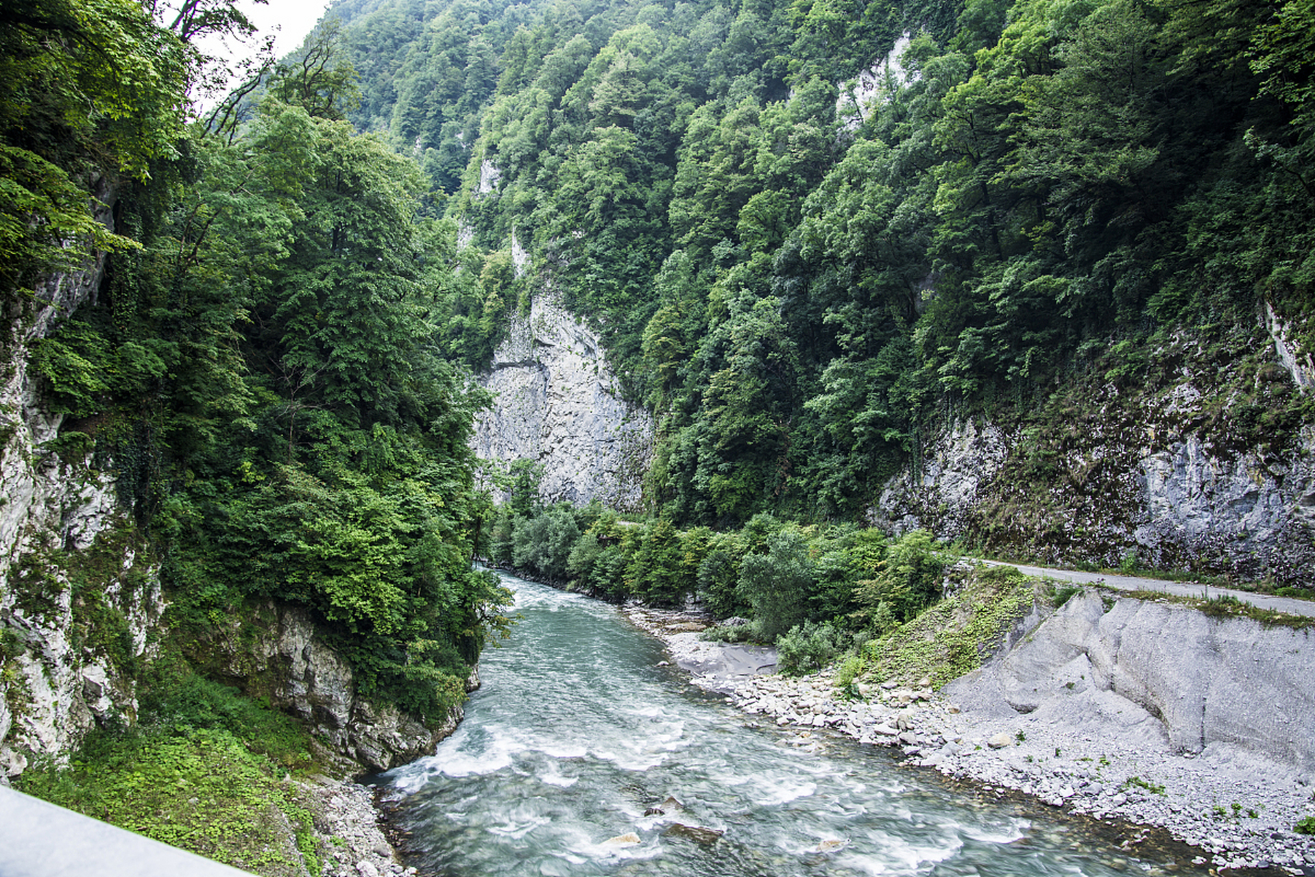 彭州位于四川省成都市北部,历史悠久,文化底蕴深厚,拥有九峰山,白水河