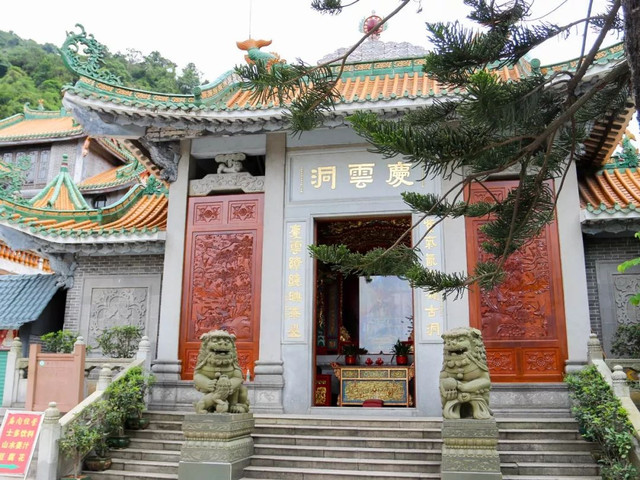 庆云洞适合安放杂乱无章的心绪,洞内可祈求幸福平安,这次小编也特意来