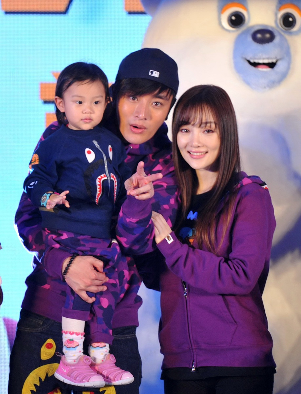 贾乃亮李小璐为甜馨庆生合照# 曾经,贾乃亮和李小璐这对明星夫傅哪