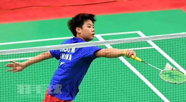 从亚青赛团体失利到单项摘金 羽球小丫周萌在历练中成长