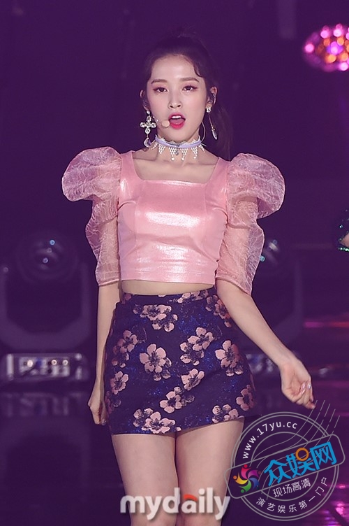 韩女团ohmygirl登打歌舞台 动感任务惊喜夺冠开心庆祝
