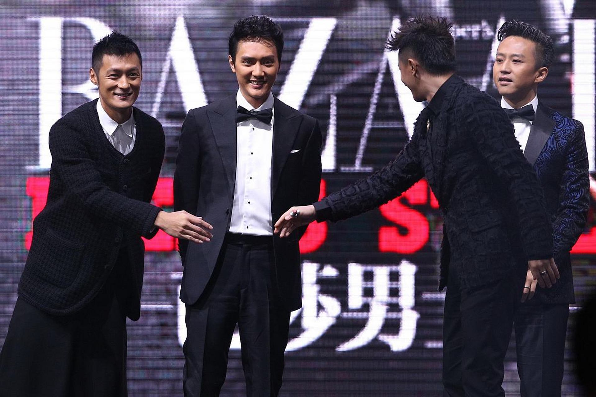 余文乐,冯绍峰,邓超和韩庚同台,为什么年龄最大的冯绍峰,看起来最年轻