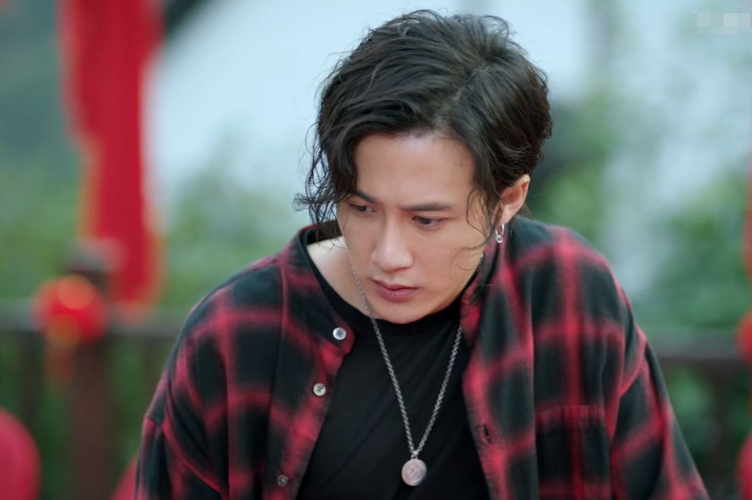 《原来你还在这里》:周子翼宣布结婚,莫郁华含泪祝福,新娘是她