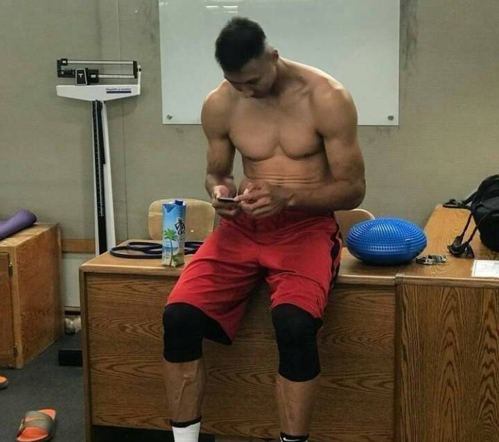cba五大肌肉男,郭艾伦变身肌肉猛男,一人不输外援,第一无悬念