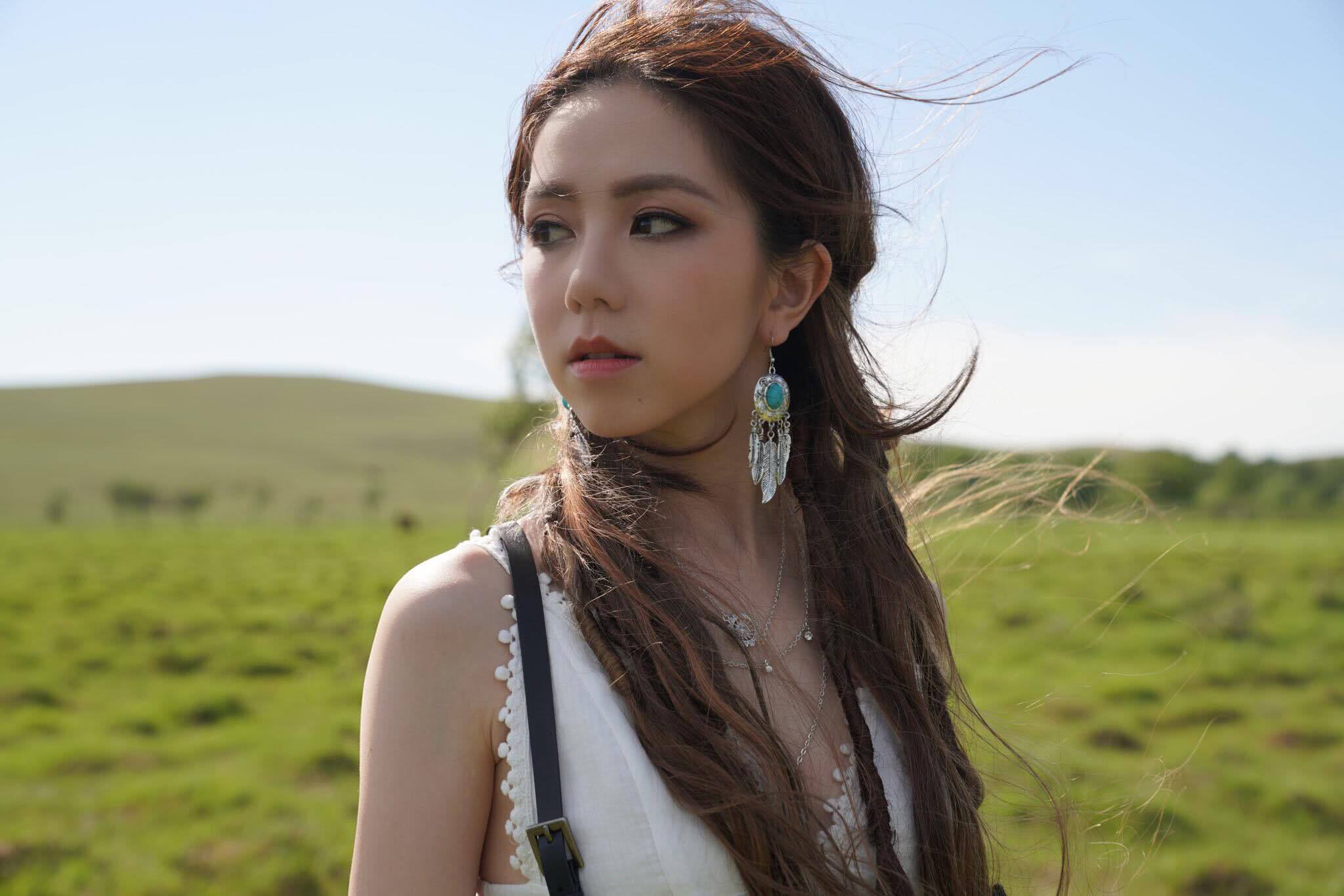 原来如此!她公开晒了张照片,就暴露了邓紫棋和华晨宇的真正关系