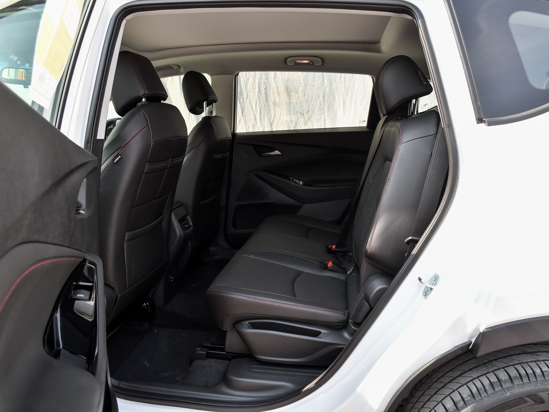 不用再憋屈,这五款车10万左右,大空间装大块头,自驾旅行好帮手