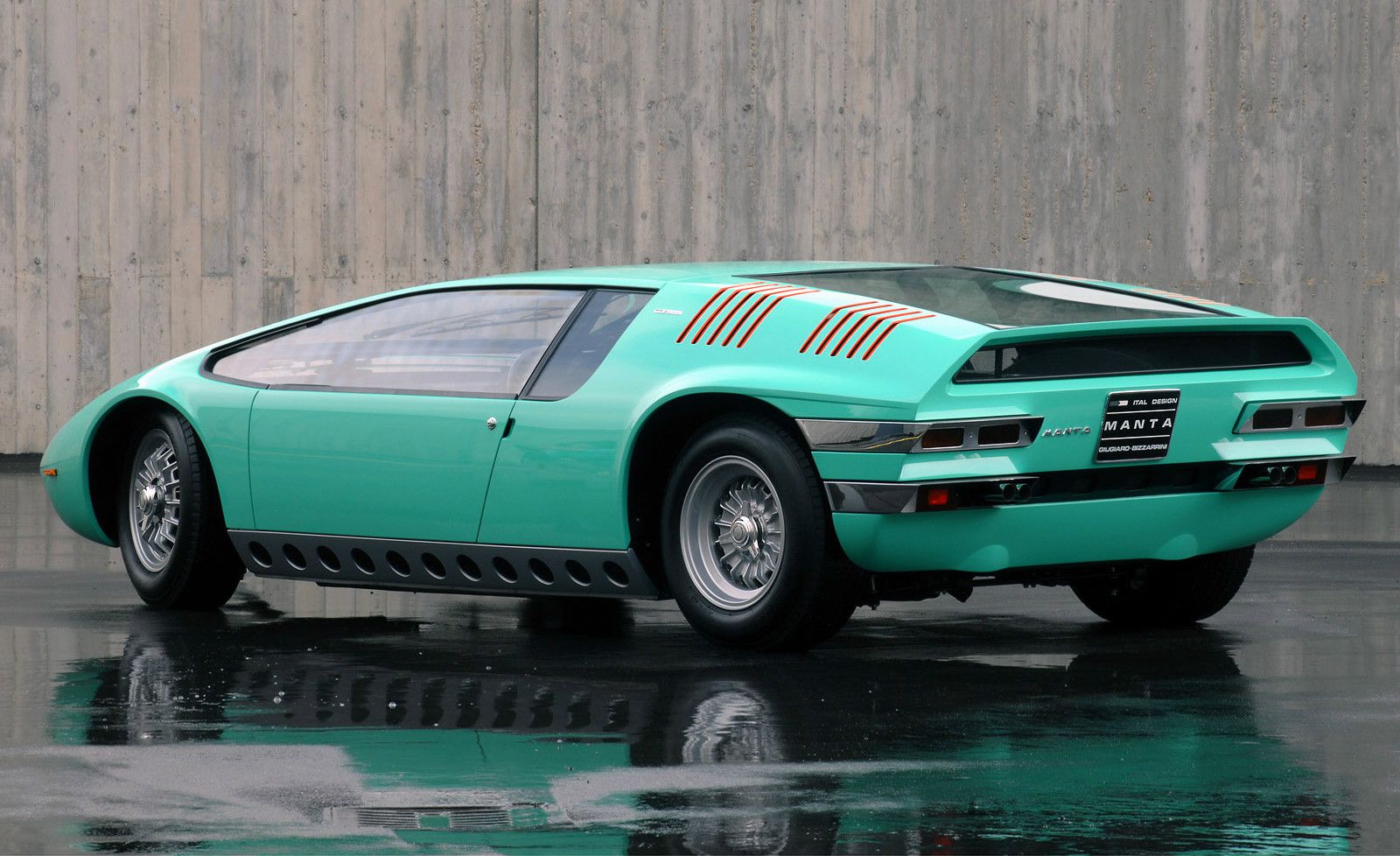 bizzarrini manta manta于1968年在都灵首次亮相.