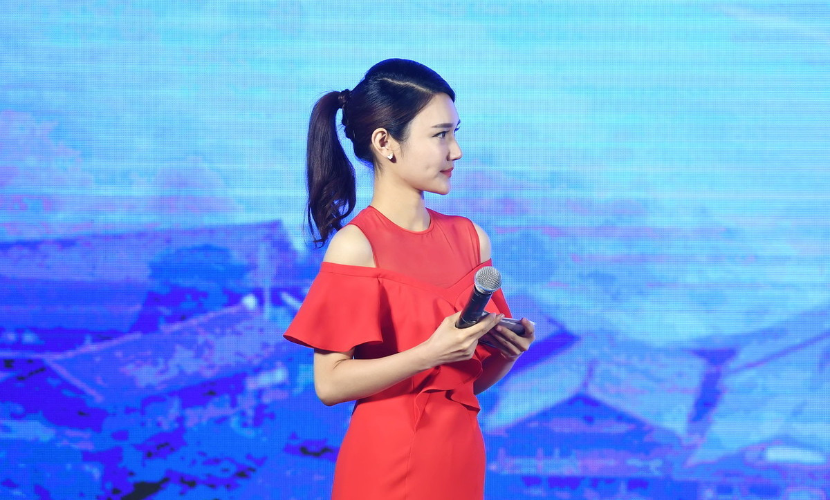 2018年1月31日,参加花椒直播推出的直播答题节目《百