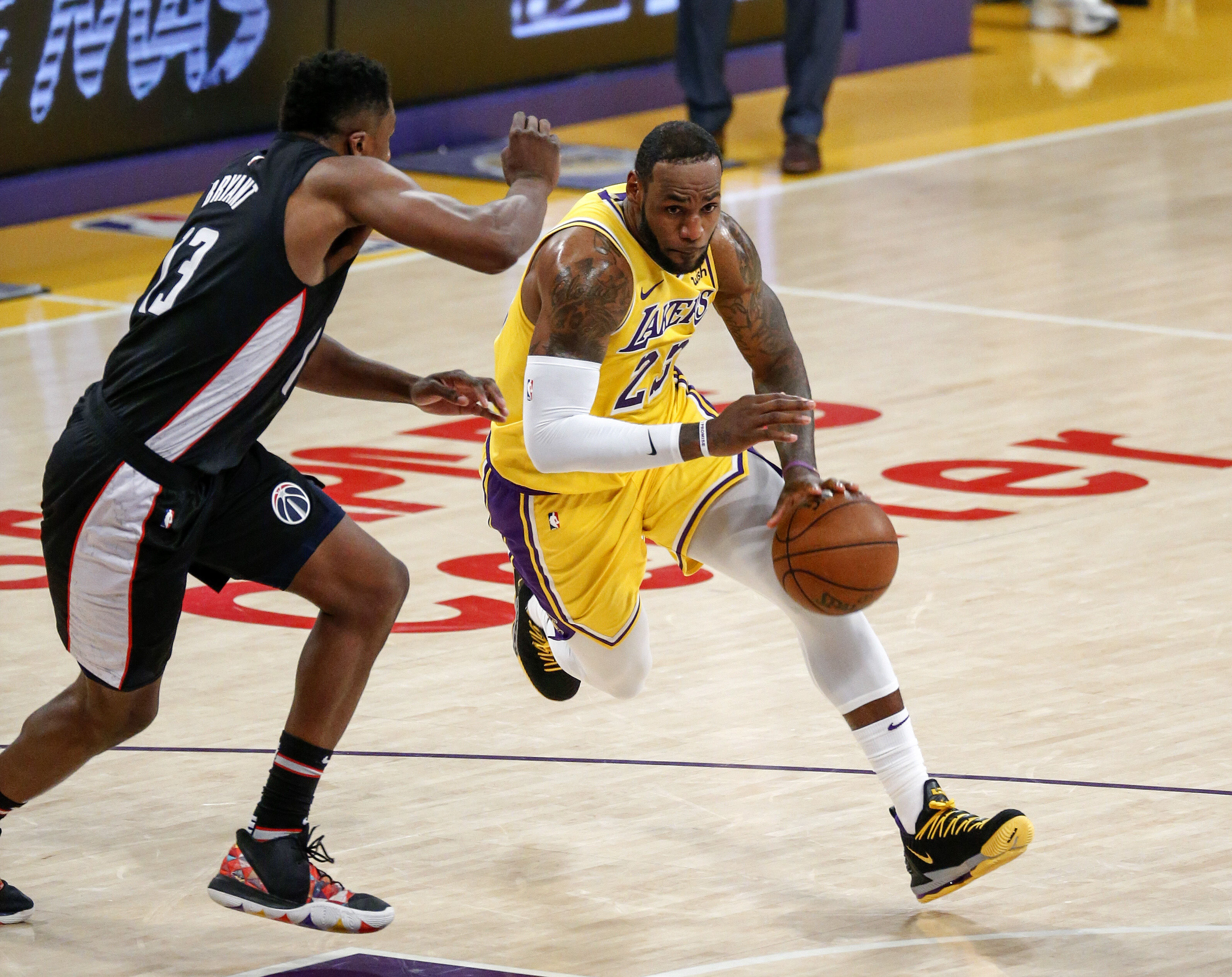 篮球——nba常规赛:湖人胜奇才