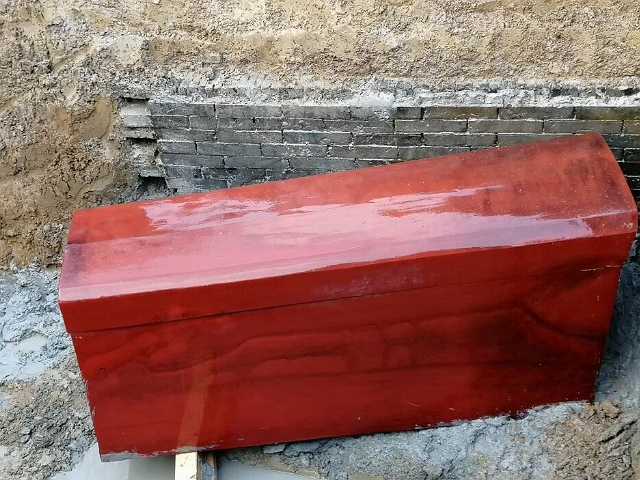 河南挖出神秘红棺,村民嫌晦气烧掉,专家:3个亿化为灰烬