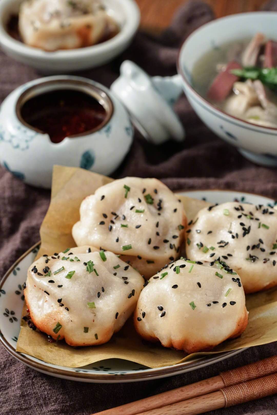 一口爆汁的生煎包,脆而不硬,香而不腻