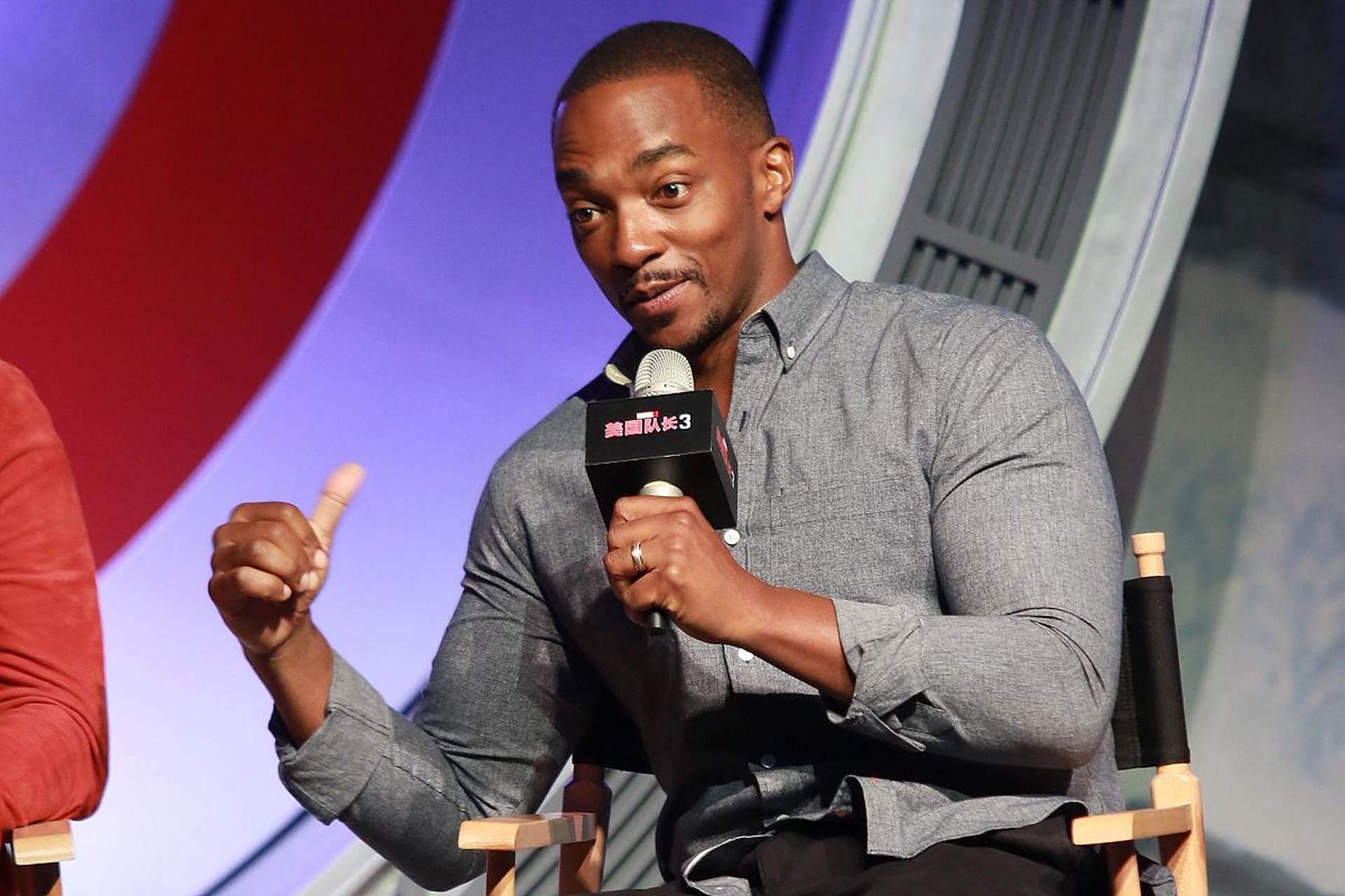 黑人美队诞生! 7月1日,电影《美国队长4:勇敢新世界》被宣布正式杀青!