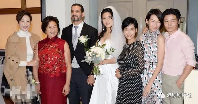 郑佩佩女儿今日结婚做人妻 用法文对老公说爱的宣言