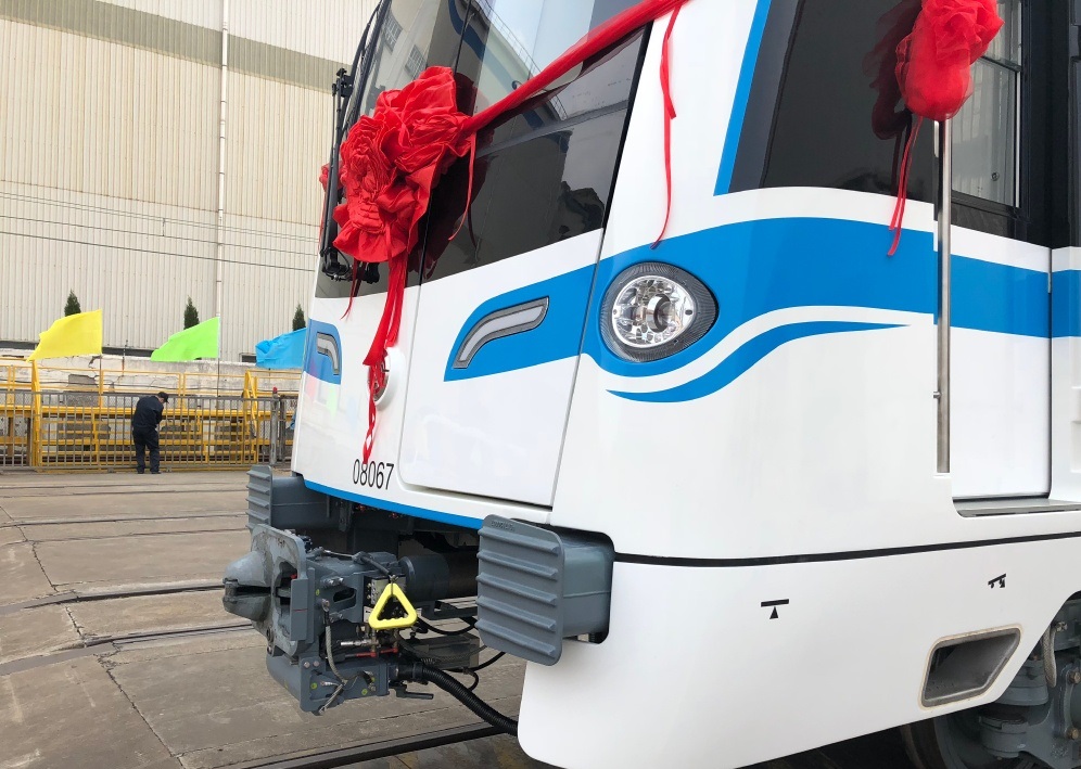 上海地铁8号线的新列车已运往浦江基地,间隔较长问题可能缓解