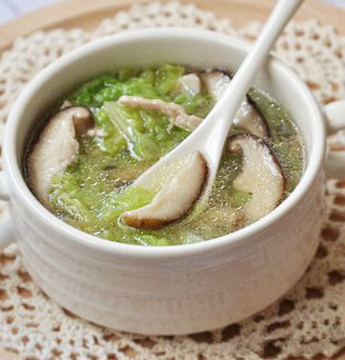 做的香菇白菜汤没香味?只要加上这"一步",孩子一口一口停不了