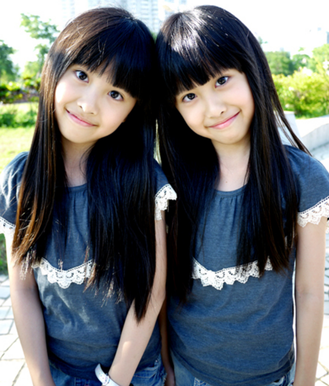 同卵双胞胎姐妹图片