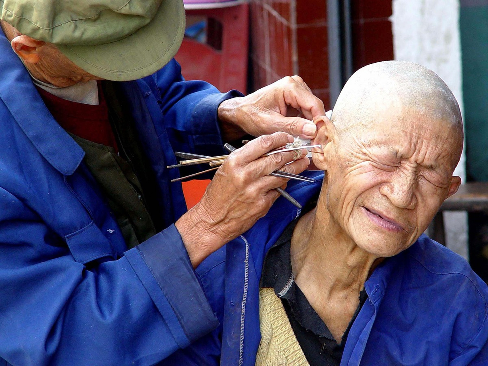 其具有润滑保湿耳道,避免水滴,沙石破坏耳膜,抵抗细菌和真菌等多种