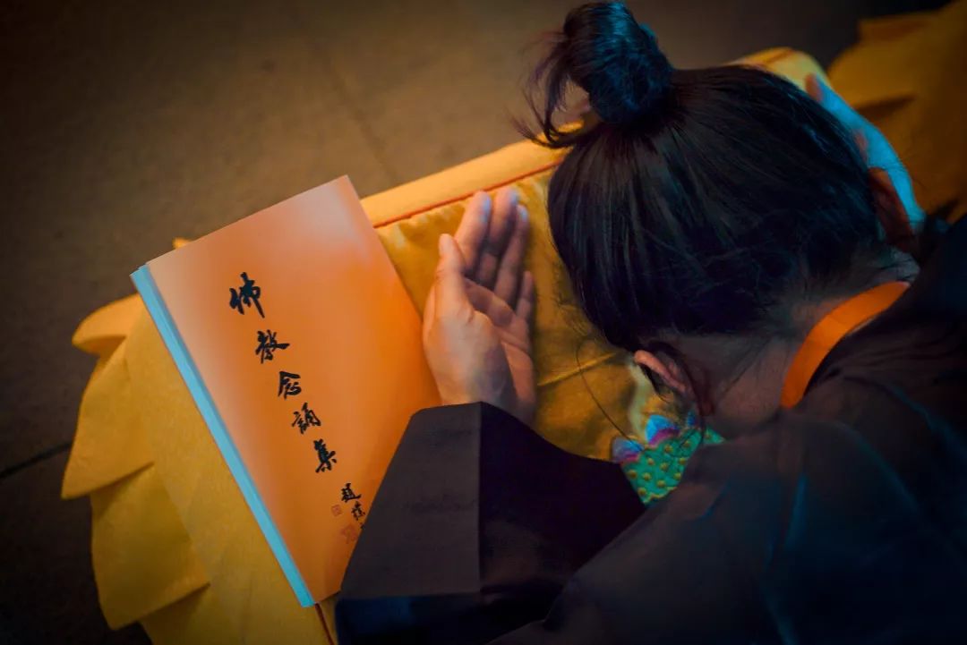 佛教:在诵经时,读漏读错字,会背因果吗?