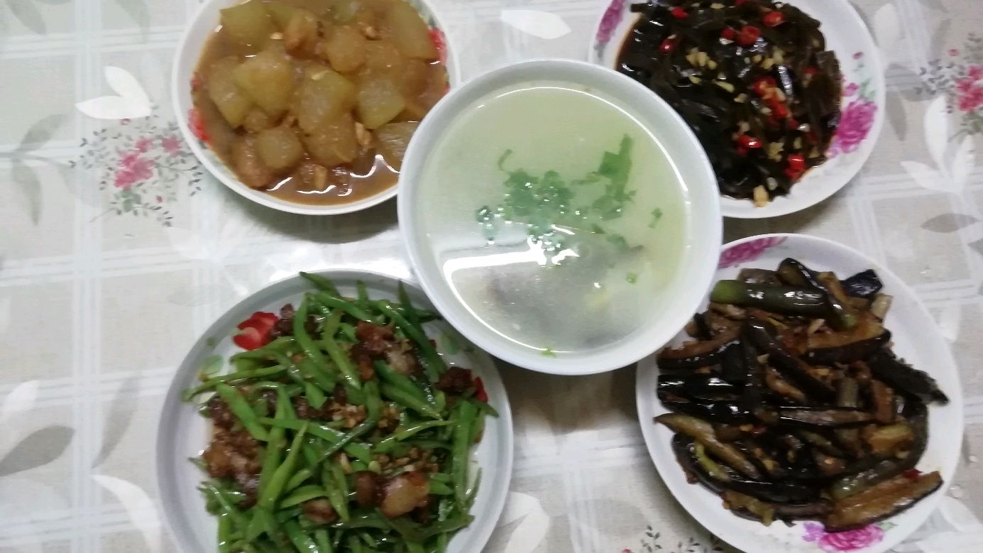 80后妈妈今天做了四菜一汤,清热解暑,很适合这个季节食用!