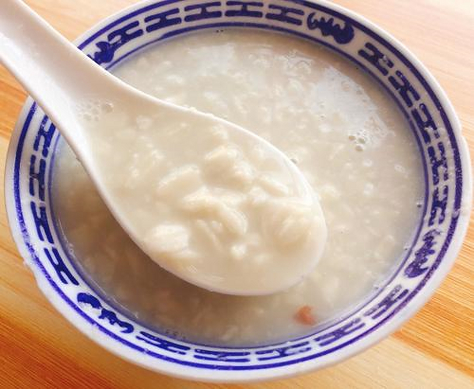 花生汤,又称为"花生仁汤",这道美食发源于泉州,而后传至闽南地区乃至