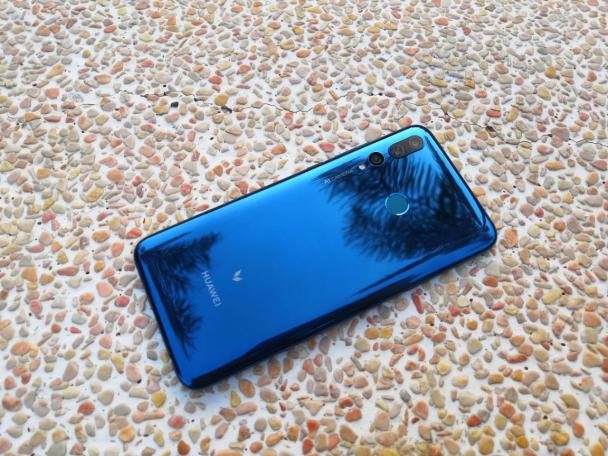 华为麦芒8上手初体验,颜值与实力并存