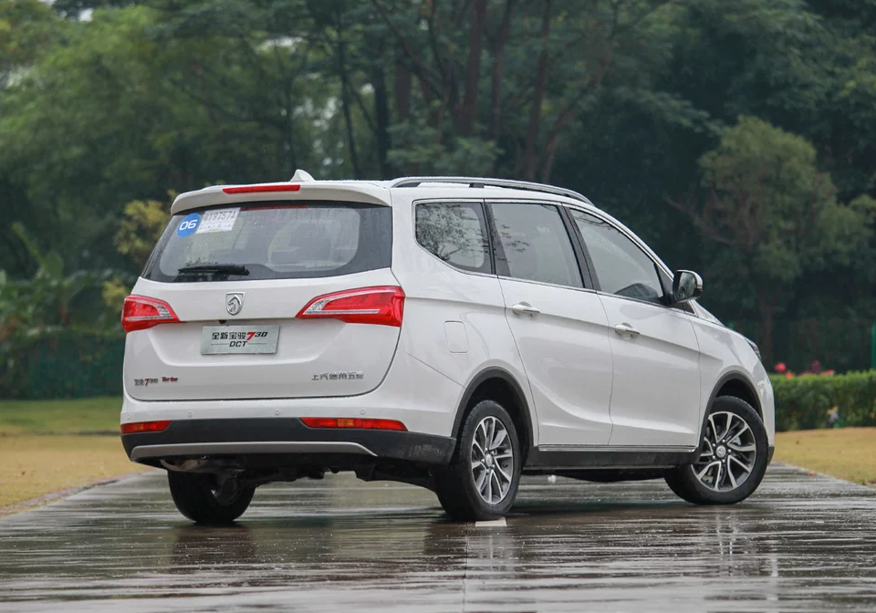 为大家图解一款宝骏7301.5t dct旗舰型 7座