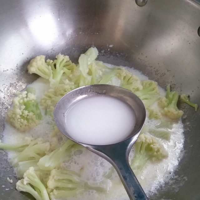 牛奶菜花,清香脆口,下饭极了,几步就搞定