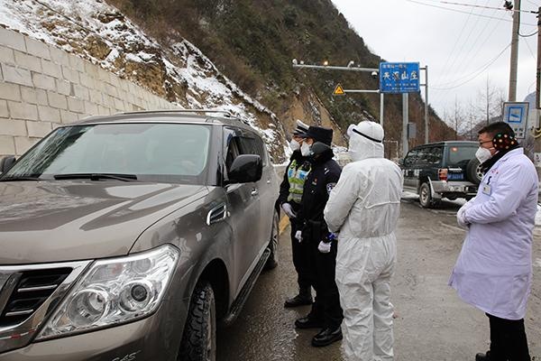 市公安局党委委员,刑侦总队总队长吴立勋率检查慰问组赴巫溪县督检