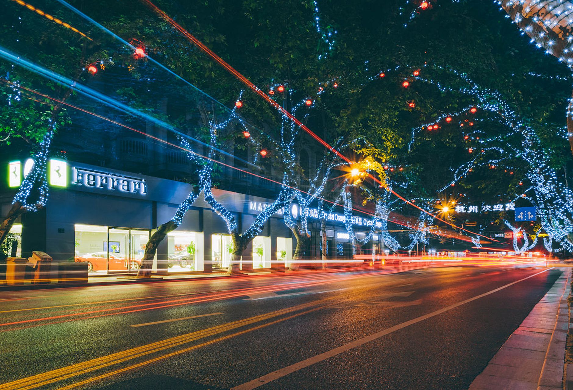 ai亚来杭州#杭州最近升级了多条夜景道路,包括南山路,西湖大道,趾河