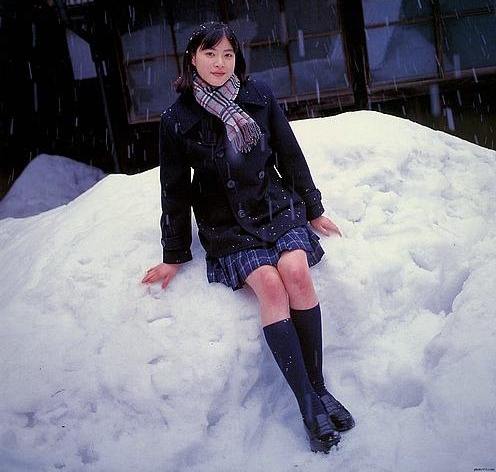 日本不用地暖,女学生冬天穿裙子难道不怕冷吗?