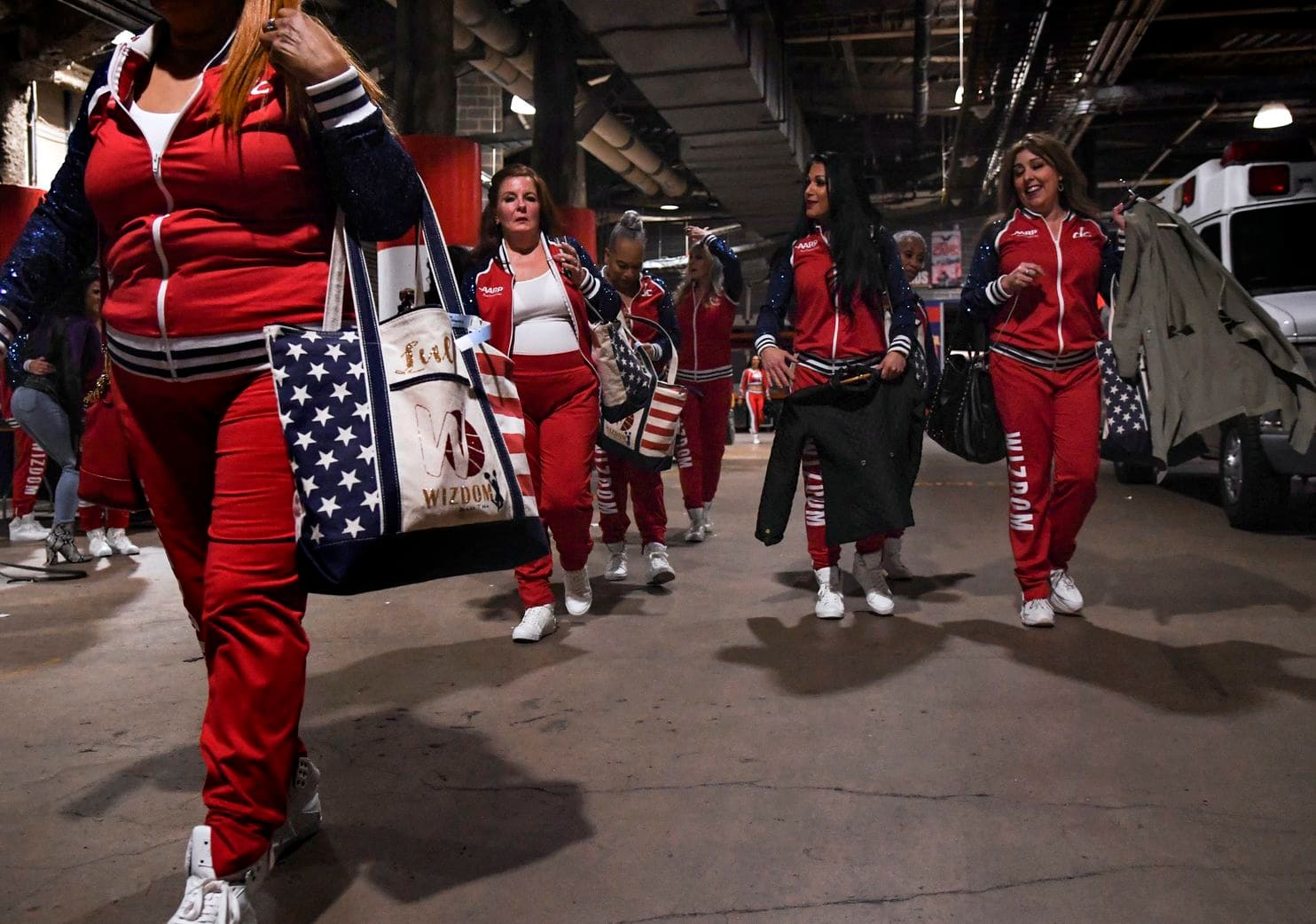 全都50岁以上!美国nba"大妈啦啦队"破除刻板印象