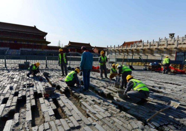 故宫金銮殿门前的秘密,地砖之下深不见底,专家:皇帝也怕这个!