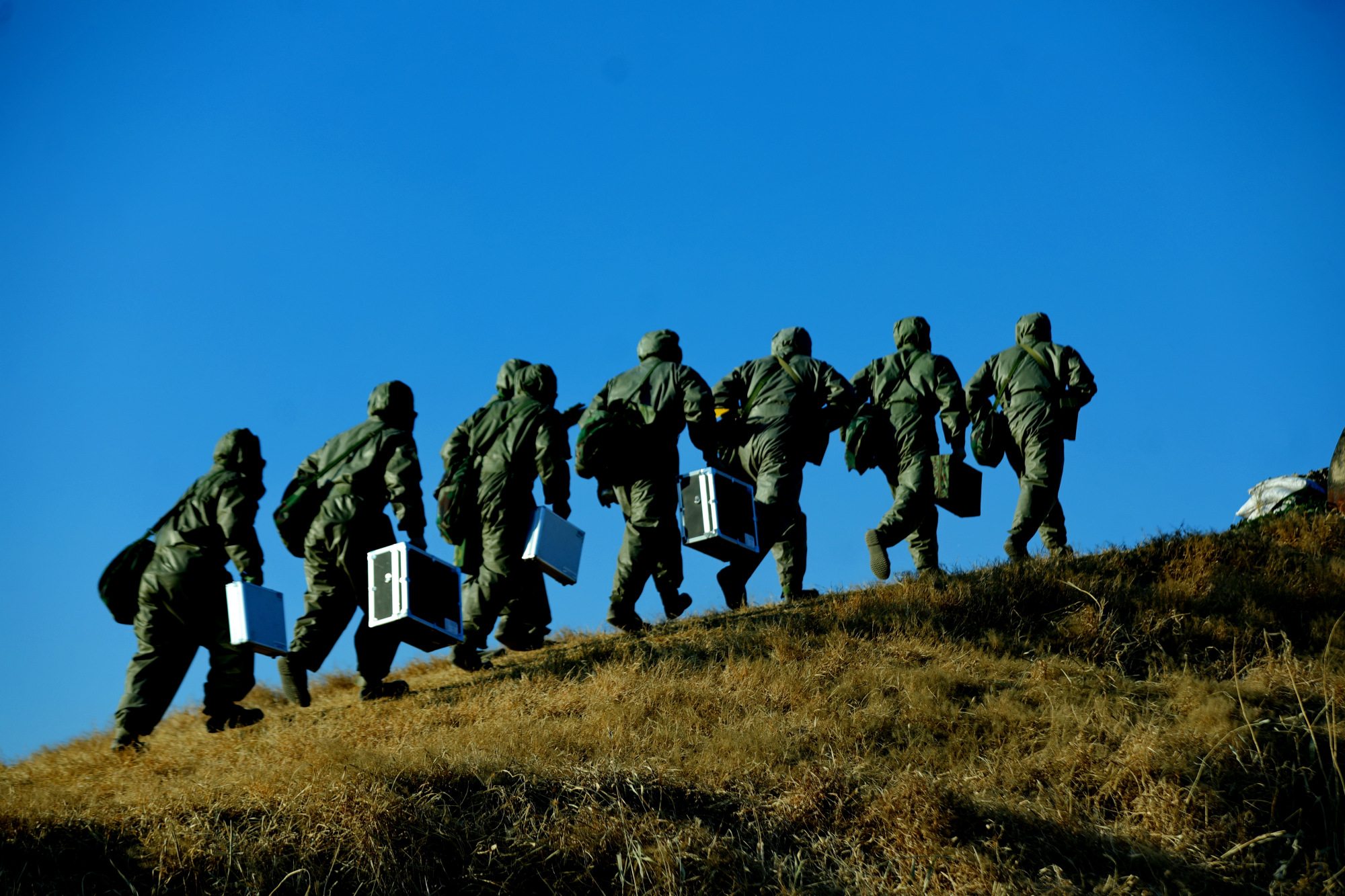 帅!不畏"毒云"遮望眼,他们是优秀的防化兵!