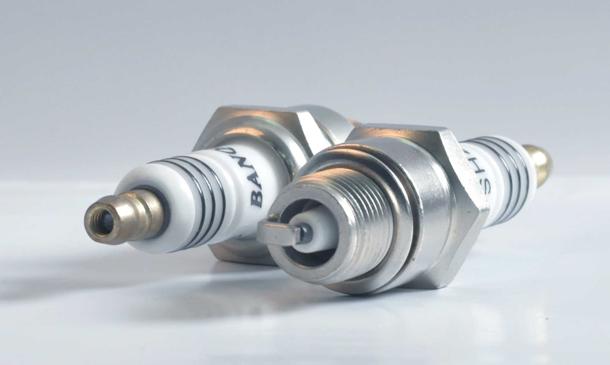 如果汽车发生这样状况,首先对火花塞进行检查!