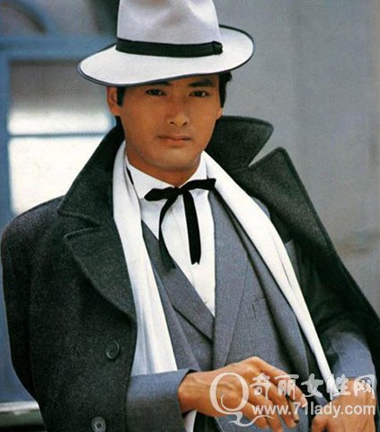 冰冰事还未了,周润发又轰动到大家,网友:用56亿点烟的男人!