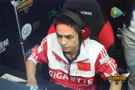 lol草莓直播排位遭人辱骂,网友反响 强烈,还我公道!