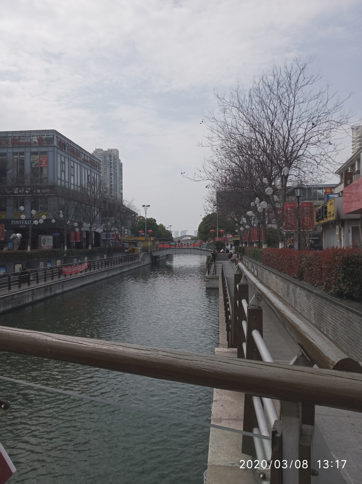 宜兴市的步行街是全市市民休息的地方