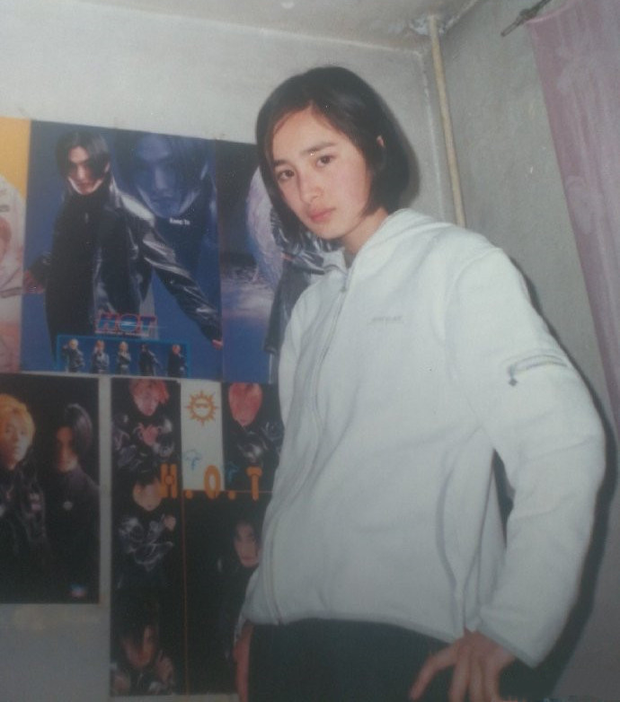 杨幂学生时代旧照被爸爸晒出,真实颜值遭曝光,真是从