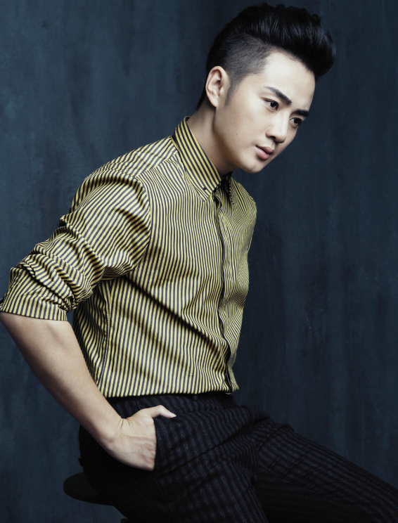 余少群因出演剧情片《梅兰芳》中青年梅兰芳一角而受到