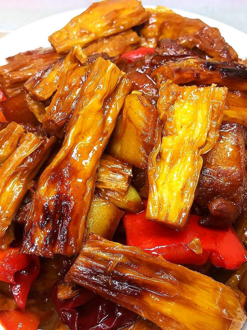 厨师长教你做红烧腐竹,营养美味超级下饭,而且还没有豆腥味