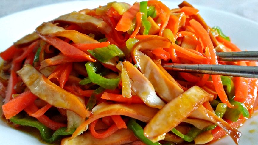 适合春季的家常素菜小炒,3种食材2分钟上桌,大鱼大肉没它香