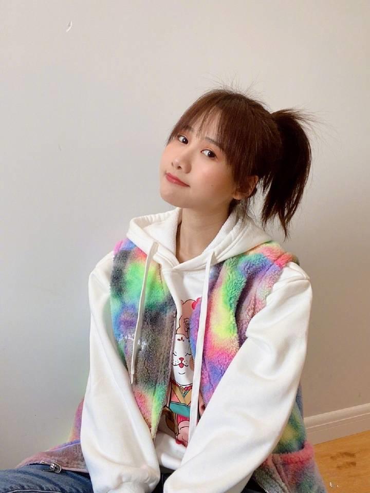 被美食耽误的时尚博主密子君,她不仅能吃更会穿,时尚范不输模特