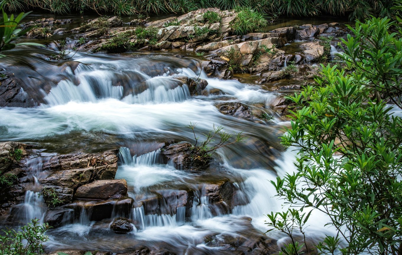 大里瀑布就静悄悄地藏在陵水大里乡,俨然一幅世外桃源的模样