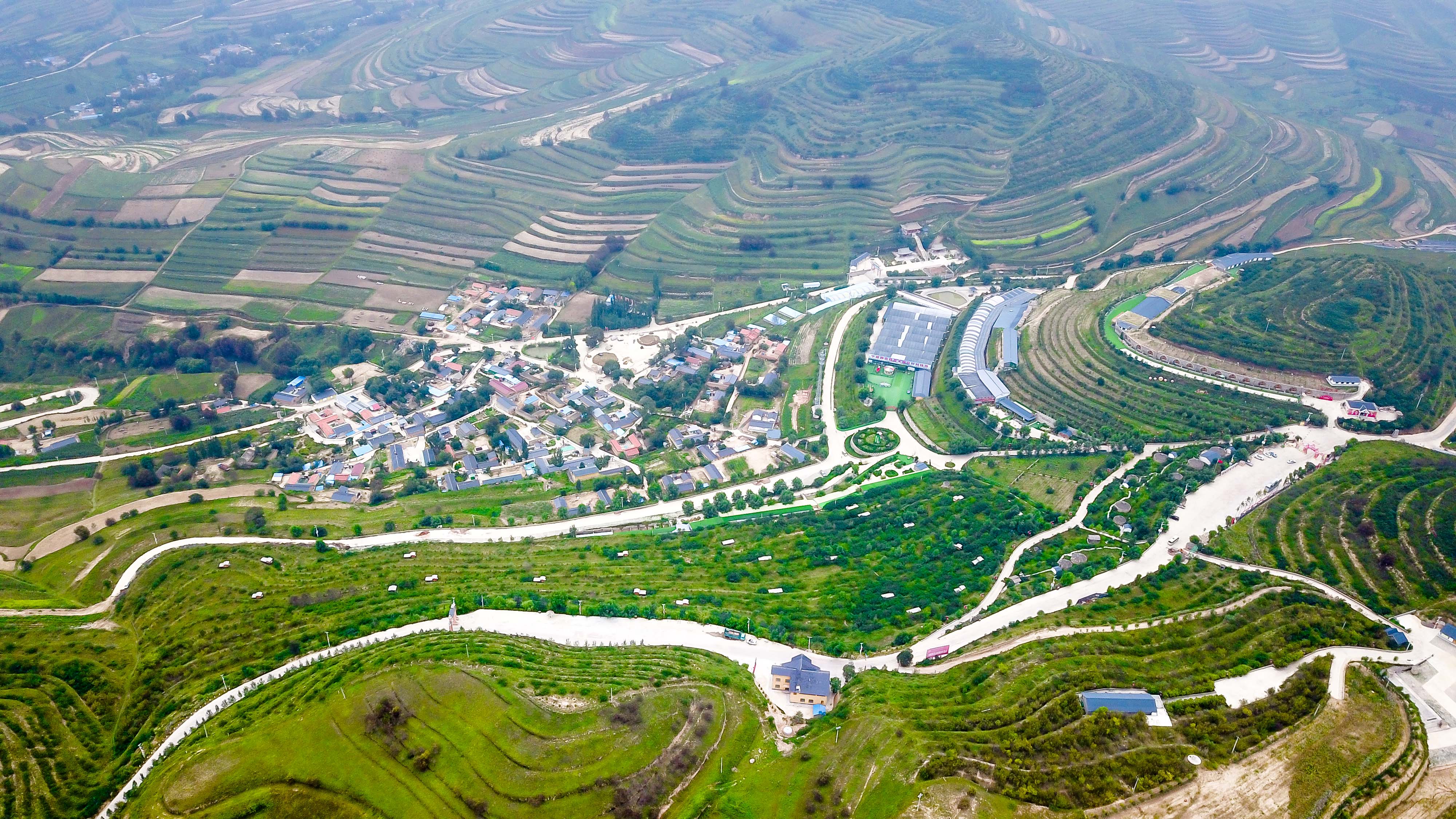 (宁夏60年)(1)"穷沟沟"龙王坝的"山乡巨变"